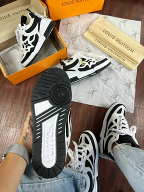 Modelo Lv Branco e Preto + Brinde Exclusivo